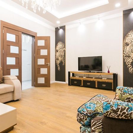 Sweet Home 6 Vip At Rustaveli Avenue تبليسي المظهر الخارجي الصورة