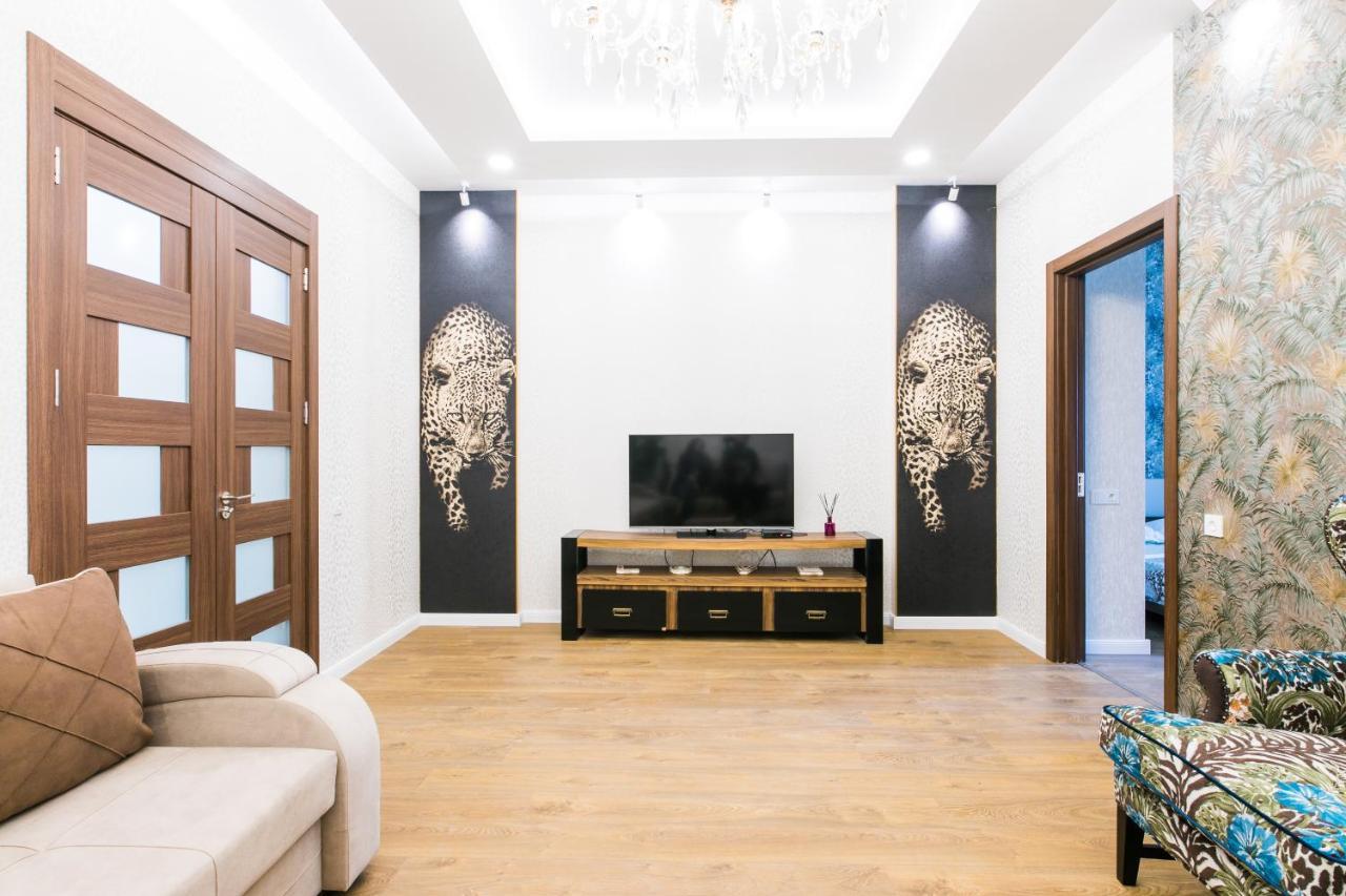 Sweet Home 6 Vip At Rustaveli Avenue تبليسي المظهر الخارجي الصورة
